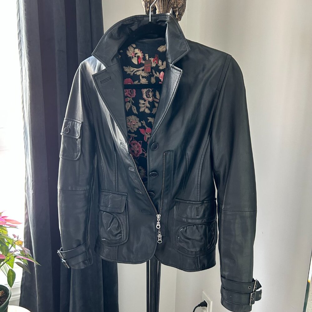 Danier genuine leather utility jacket  with a striking floral lining - SZ XXS